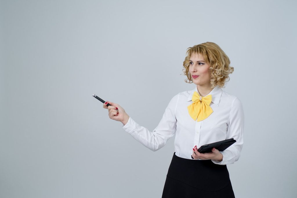 Newgenhost-Business Woman 2071342 1280